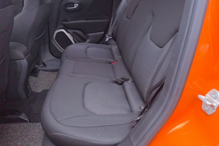 Used Jeep Renegade 2018 Connected Large Screen Version 180T Automatic High-Energy Edition Left Rear Seat