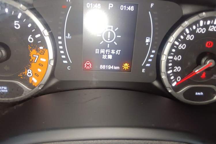 Used Jeep Renegade 2018 Connected Large Screen Version 180T Automatic High-Energy Edition Odometer Close Up