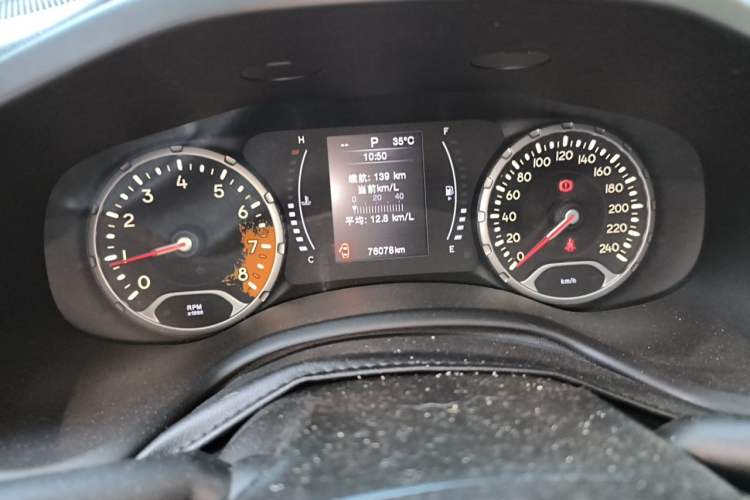 Used Jeep Renegade 2018 Connected Large Screen Version 180T Automatic High-Energy Edition Odometer Close Up
