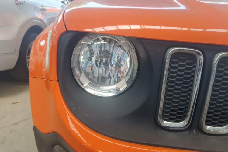 Used Jeep Renegade 2018 Connected Large Screen Version 180T Automatic Jingneng Version Right Front Headlight