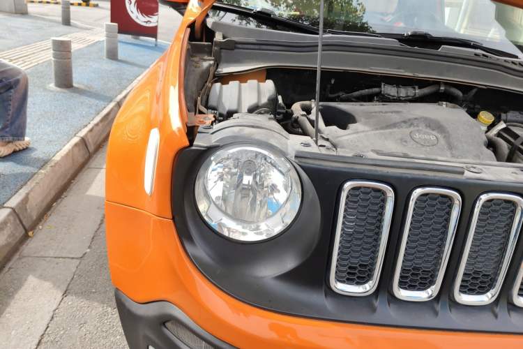 Used Jeep Renegade 2018 Connected Large Screen Version 180T Automatic Jingneng Version Right Front Headlight