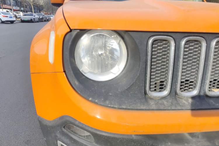 Used Jeep Renegade 2018 Connected Large Screen Version 180TS Automatic High-Energy Edition Right Front Headlight