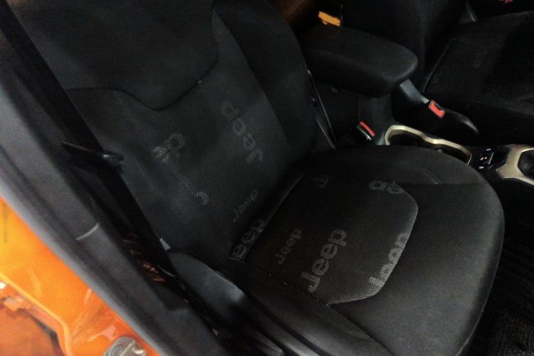 Used Jeep Renegade 2018 Connected Large Screen Version 180T Automatic High-Energy Edition Right Front Seat