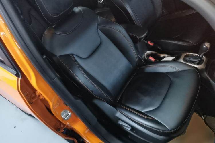 Used Jeep Renegade 2018 Connected Large Screen Version 180T Automatic Jingneng Version Right Front Seat