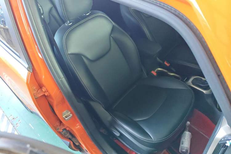 Used Jeep Renegade 2018 Connected Large Screen Version 180T Automatic High-Energy Edition Right Front Seat