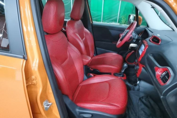 Used Jeep Renegade 2018 Connected Large Screen Version 180TS Automatic High-Energy Edition Right Front Seat
