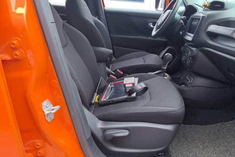 Used Jeep Renegade 2018 Connected Large Screen Version 180T Automatic High-Energy Edition Right Front Seat