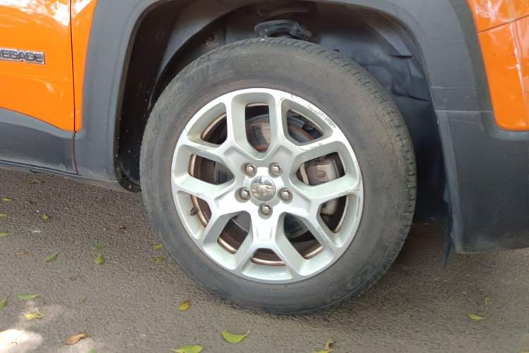 Used Jeep Renegade 2018 Connected Large Screen Version 180T Automatic High-Energy Edition Right Front Wheel Hub