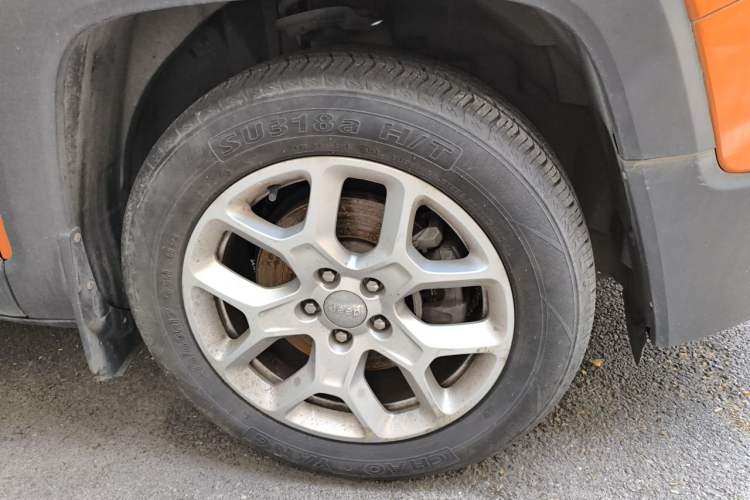 Used Jeep Renegade 2018 Connected Large Screen Version 180T Automatic High-Energy Edition Right Front Wheel Hub