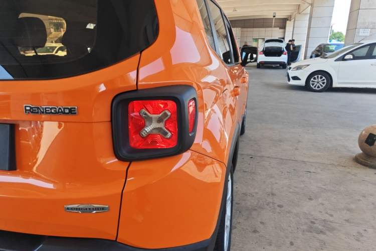 Used Jeep Renegade 2018 Connected Large Screen Version 180T Automatic High-Energy Edition Right Rear Taillight