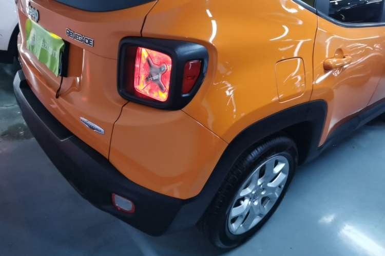 Used Jeep Renegade 2018 Connected Large Screen Version 180T Automatic Jingneng Version Right Rear Taillight