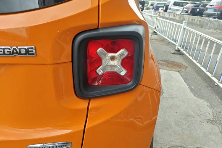 Used Jeep Renegade 2018 Connected Large Screen Version 180T Automatic High-Energy Edition Right Rear Taillight