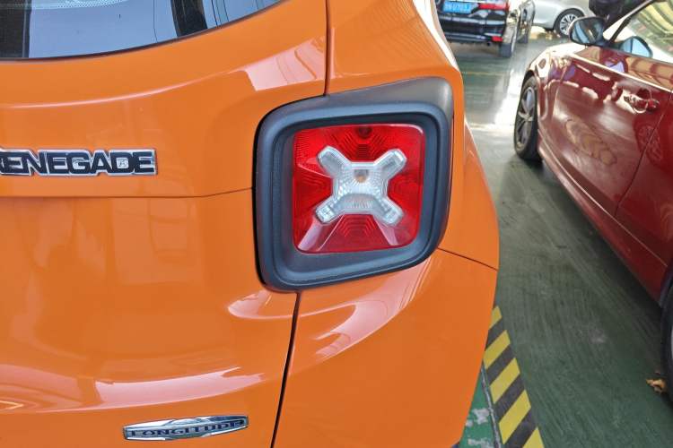 Used Jeep Renegade 2018 Connected Large Screen Version 180T Automatic High-Energy Edition Right Rear Taillight