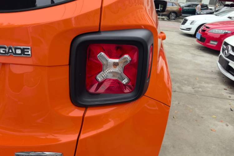 Used Jeep Renegade 2018 Connected Large Screen Version 180T Automatic High-Energy Edition Right Rear Taillight