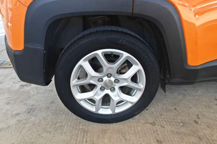 Used Jeep Renegade 2018 Connected Large Screen Version 180T Automatic High-Energy Edition Right Rear Wheel Hub