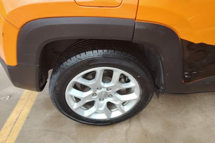 Used Jeep Renegade 2018 Connected Large Screen Version 180T Automatic Jingneng Version Right Rear Wheel Hub