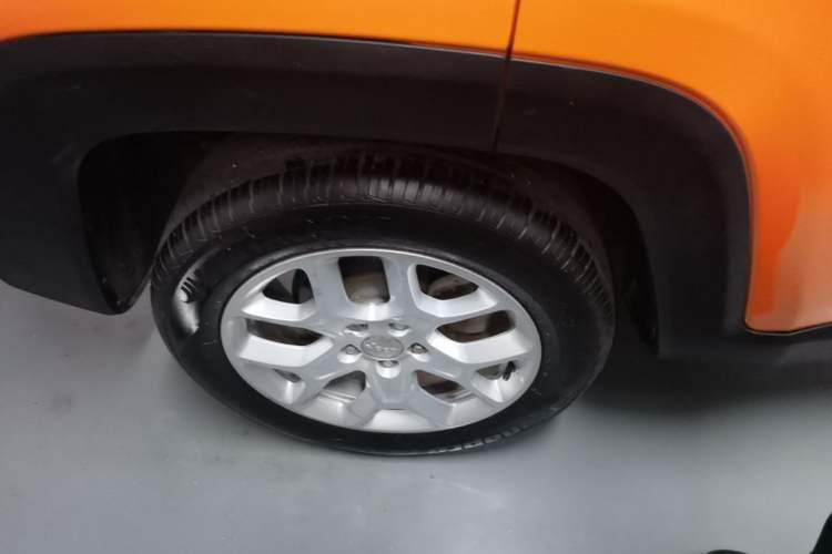 Used Jeep Renegade 2018 Connected Large Screen Version 180T Automatic Jingneng Version Right Rear Wheel Hub