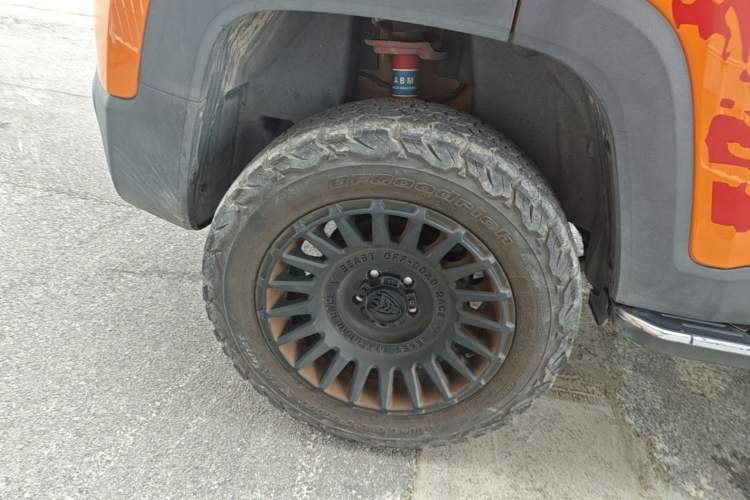 Used Jeep Renegade 2018 Connected Large Screen Version 180T Automatic High-Energy Edition Right Rear Wheel Hub
