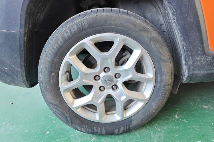 Used Jeep Renegade 2018 Connected Large Screen Version 180T Automatic High-Energy Edition Right Rear Wheel Hub