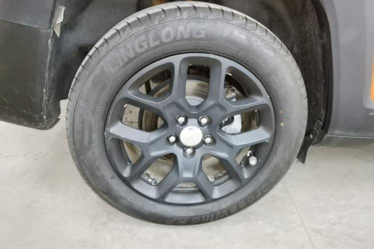 Used Jeep Renegade 2018 Connected Large Screen Version 180TS Automatic High-Energy Edition Right Rear Wheel Hub