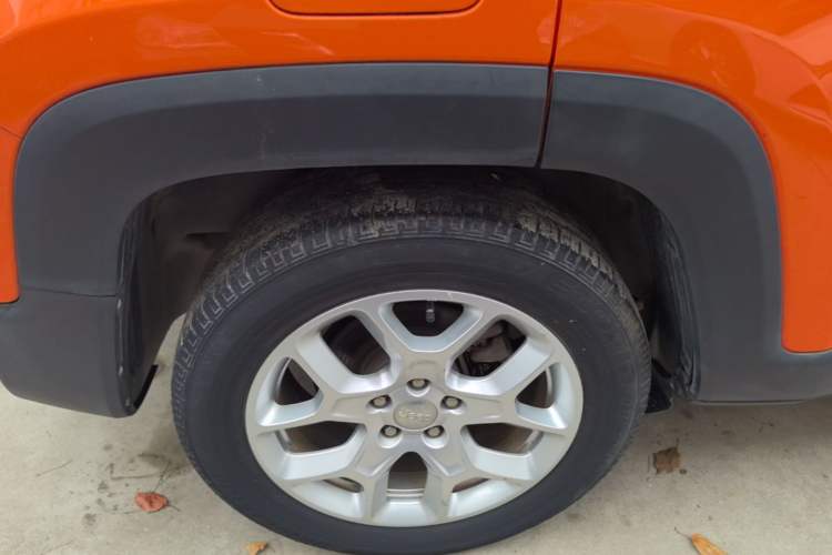 Used Jeep Renegade 2018 Connected Large Screen Version 180T Automatic High-Energy Edition Right Rear Wheel Hub