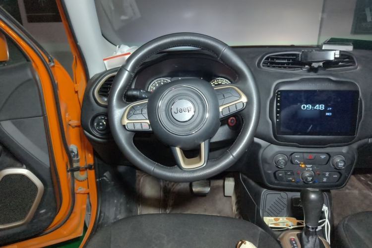 Used Jeep Renegade 2018 Connected Large Screen Version 180T Automatic Jingneng Version Steering Wheel