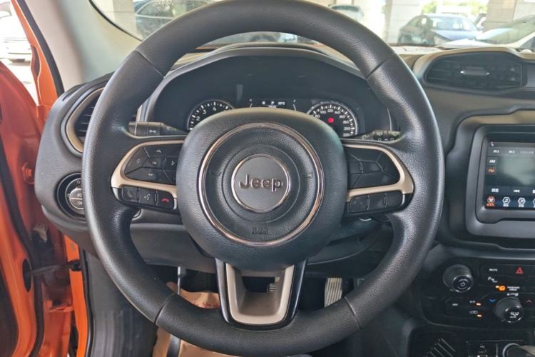Used Jeep Renegade 2018 Connected Large Screen Version 180T Automatic High-Energy Edition Steering Wheel