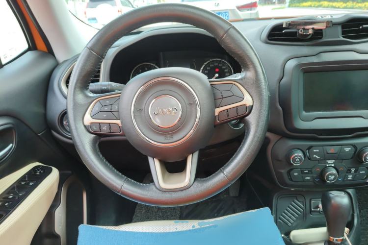 Used Jeep Renegade 2018 Connected Large Screen Version 180T Automatic Jingneng Version Steering Wheel