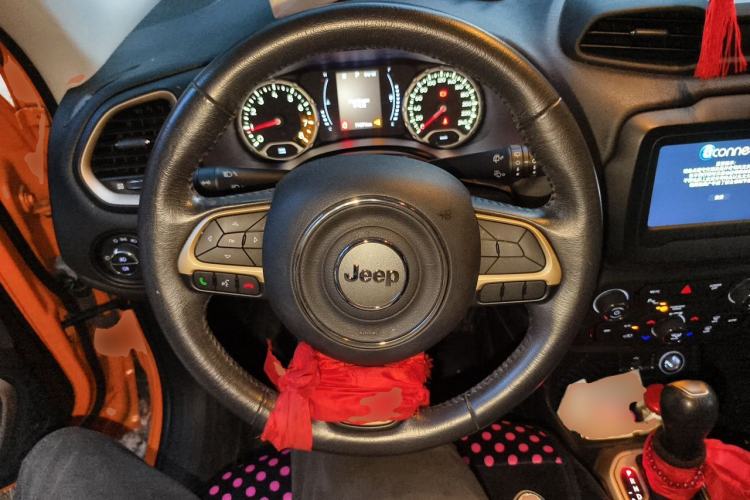 Used Jeep Renegade 2018 Connected Large Screen Version 180T Automatic Jingneng Version Steering Wheel