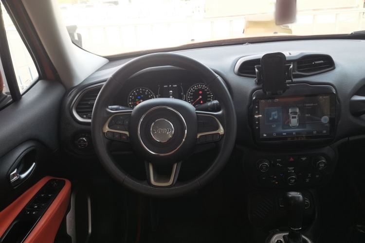 Used Jeep Renegade 2018 Connected Large Screen Version 180T Automatic High-Energy Edition Steering Wheel