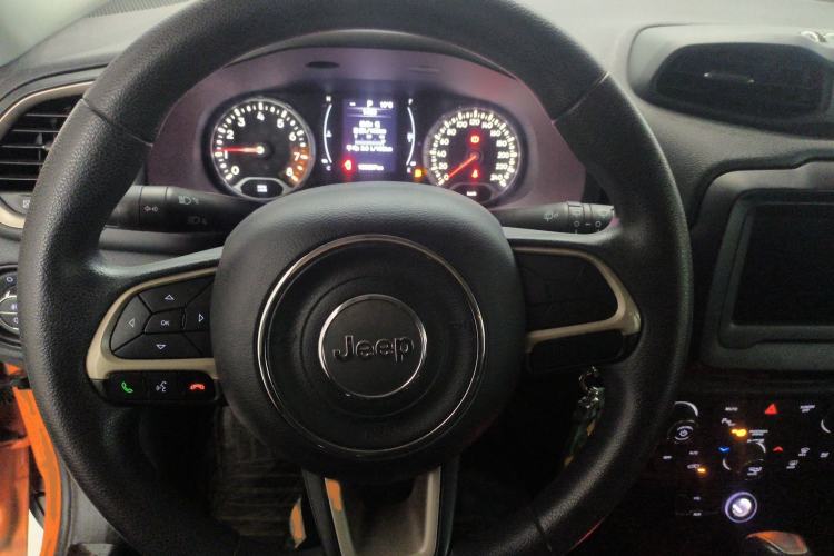 Used Jeep Renegade 2018 Connected Large Screen Version 180T Automatic High-Energy Edition Steering Wheel
