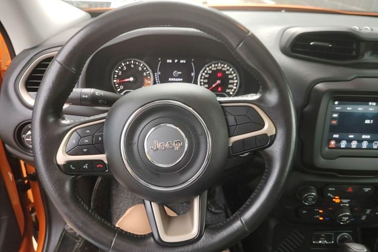 Used Jeep Renegade 2018 Connected Large Screen Version 180T Automatic Jingneng Version Steering Wheel