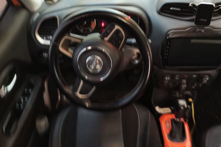 Used Jeep Renegade 2018 Connected Large Screen Version 180T Automatic High-Energy Edition Steering Wheel