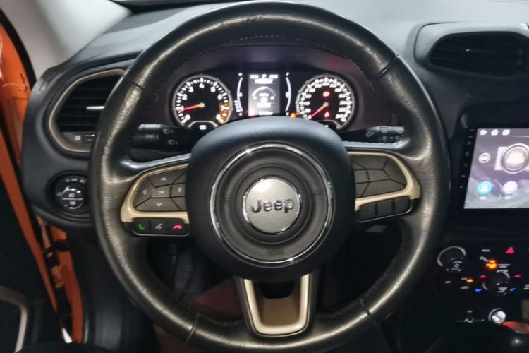 Used Jeep Renegade 2018 Connected Large Screen Version 180T Automatic Jingneng Version Steering Wheel