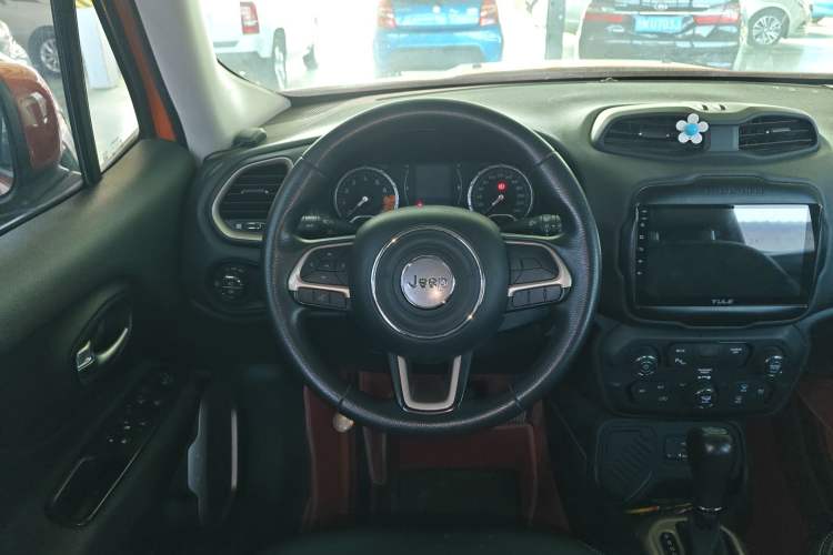 Used Jeep Renegade 2018 Connected Large Screen Version 180T Automatic High-Energy Edition Steering Wheel