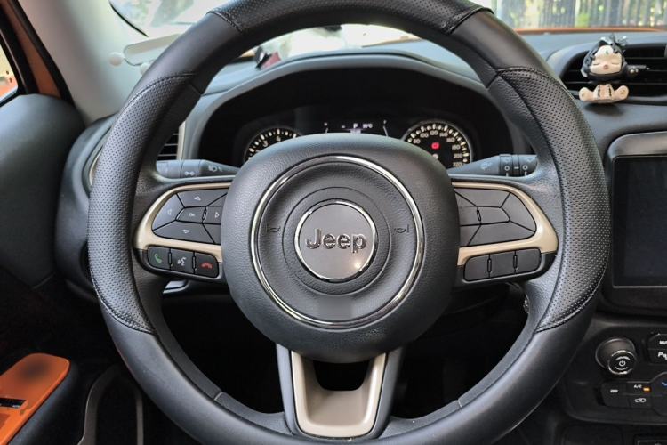 Used Jeep Renegade 2018 Connected Large Screen Version 180T Automatic High-Energy Edition Steering Wheel