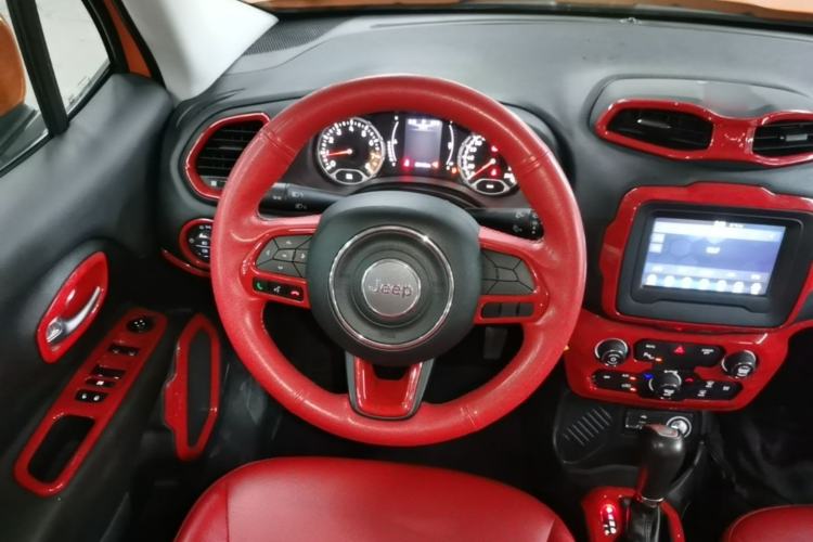 Used Jeep Renegade 2018 Connected Large Screen Version 180TS Automatic High-Energy Edition Steering Wheel