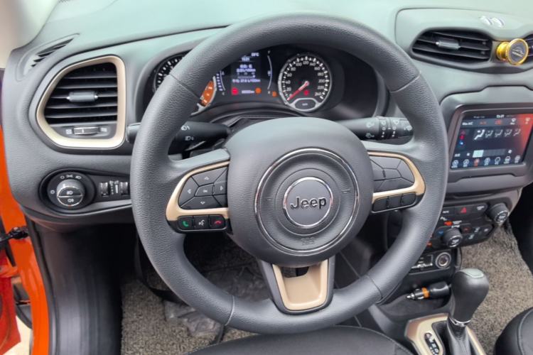 Used Jeep Renegade 2018 Connected Large Screen Version 180T Automatic High-Energy Edition Steering Wheel
