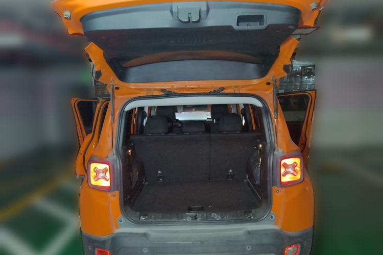 Used Jeep Renegade 2018 Connected Large Screen Version 180T Automatic Jingneng Version Trunk