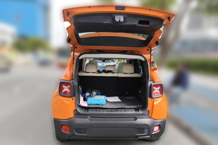 Used Jeep Renegade 2018 Connected Large Screen Version 180T Automatic Jingneng Version Trunk