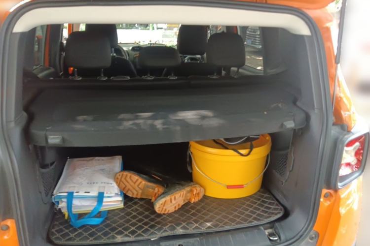 Used Jeep Renegade 2018 Connected Large Screen Version 180T Automatic High-Energy Edition Trunk