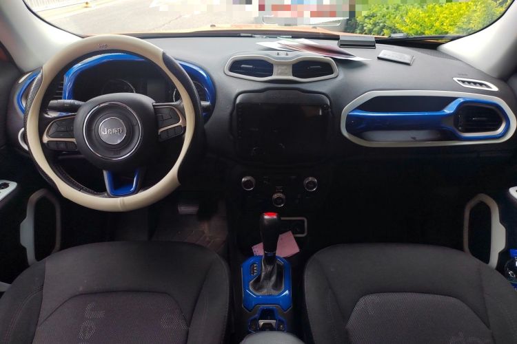 Used Jeep Renegade 2018 Connected Large Screen Version 180T Automatic Jingneng Version Center Console