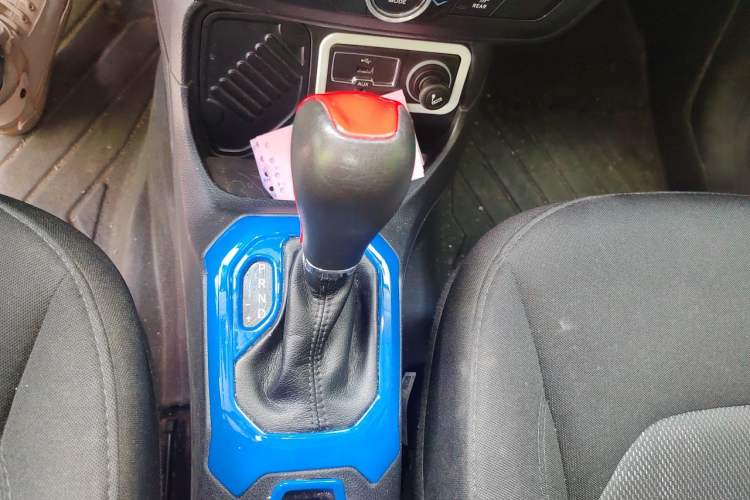 Used Jeep Renegade 2018 Connected Large Screen Version 180T Automatic Jingneng Version Gear Lever