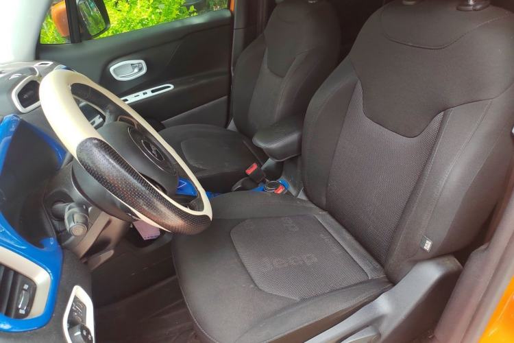 Used Jeep Renegade 2018 Connected Large Screen Version 180T Automatic Jingneng Version Left Front Seat