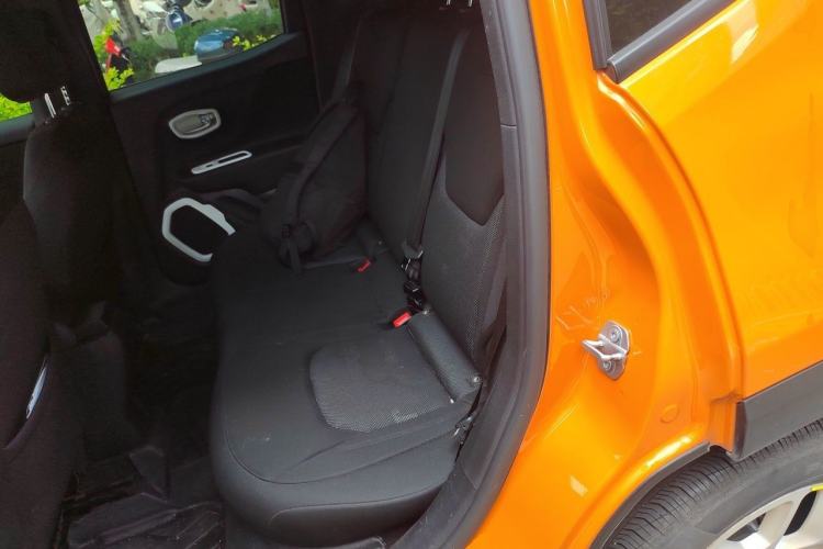 Used Jeep Renegade 2018 Connected Large Screen Version 180T Automatic Jingneng Version Left Rear Seat