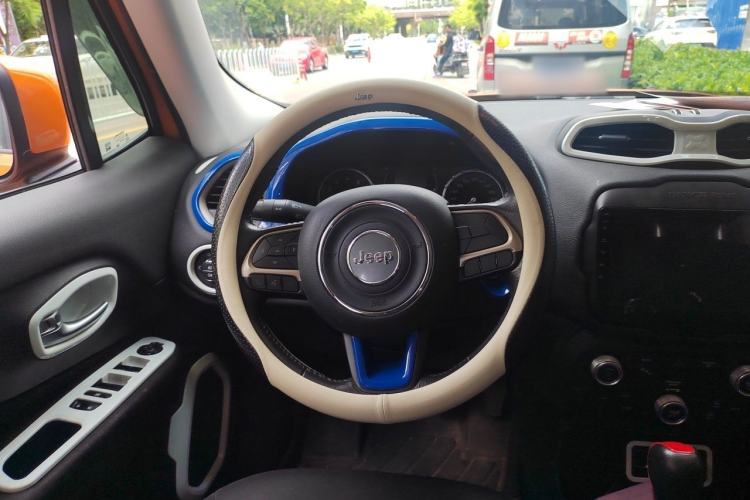 Used Jeep Renegade 2018 Connected Large Screen Version 180T Automatic Jingneng Version Steering Wheel