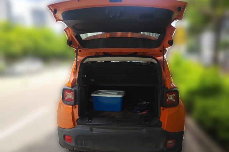 Used Jeep Renegade 2018 Connected Large Screen Version 180T Automatic Jingneng Version Trunk