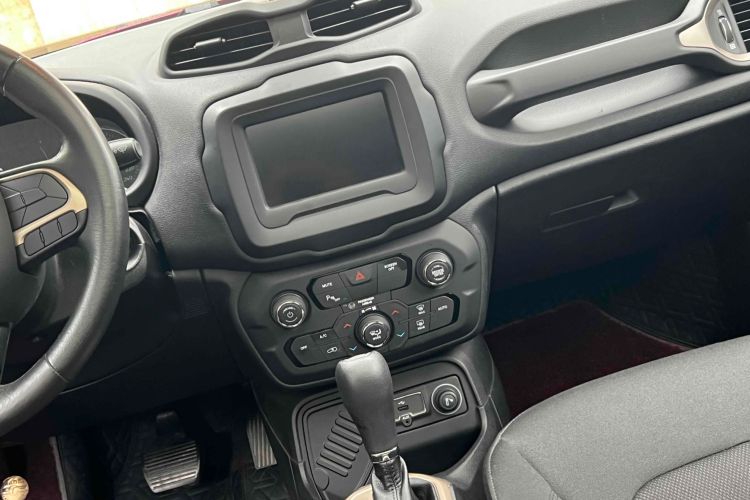 Used Jeep Renegade 2018 Connected Large Screen Version 180T Automatic Jingneng Version Audio And AC Panel