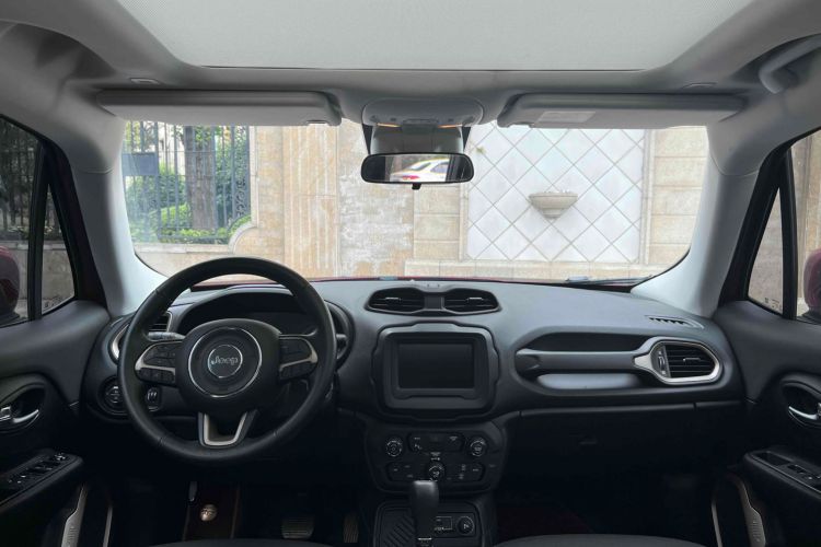 Used Jeep Renegade 2018 Connected Large Screen Version 180T Automatic Jingneng Version Center Console