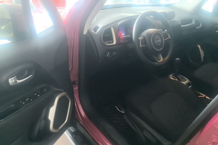 Used Jeep Renegade 2018 Connected Large Screen Version 180T Automatic High-Energy Edition Driver Seat